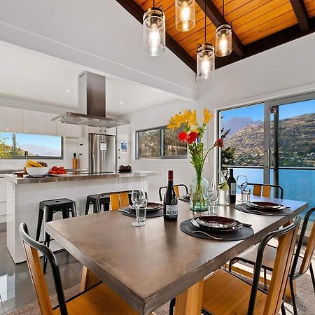 Queenstown Lakefront Dream 4 Bed Экстерьер фото
